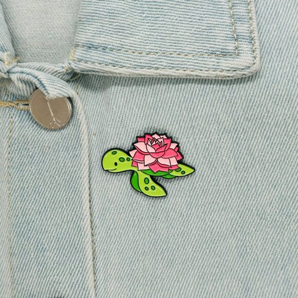 ✨Flower Animal Alloy Enamel Brooch - Serene Turtle with lotus flower Lapel Pin✨ - Picture 1 of 5